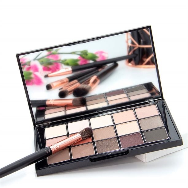 Кисть для нанесения и растушевки теней