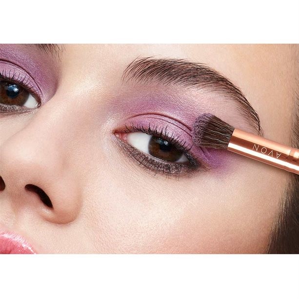 Кисть для нанесения и растушевки теней