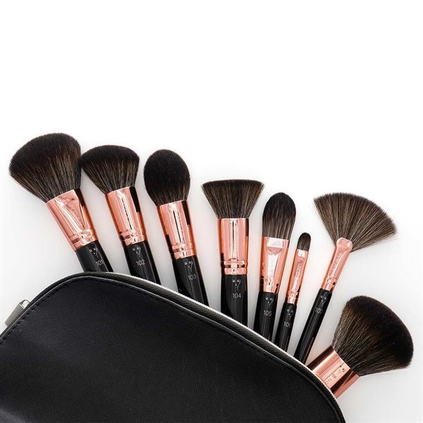 Кисть кабуки для нанесения тональной основы