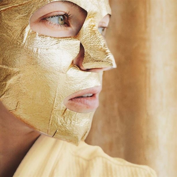 Фольгированная маска для лица "Сияние золота"